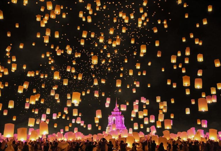 Traditioneel lantaarnfestival in Chiang Mai – een unieke ervaring die je beleeft met reizen naar Thailand met reisbureau.